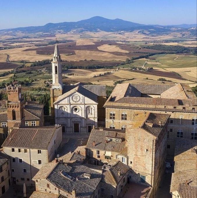 Il Giglio B&B Pienza Bagian luar foto
